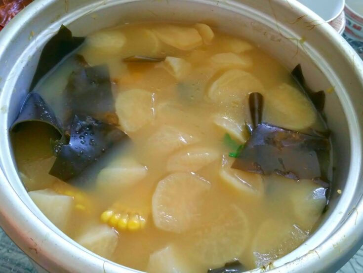 Vegetarian white radish, kelp and corn soup